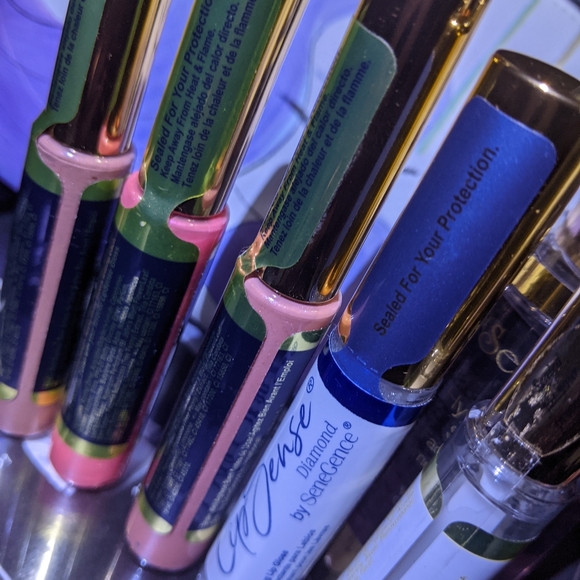 Lip Sense - Picture 4 of 4